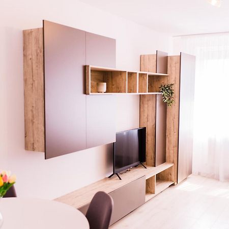 Riverside White Apartment Satu Mare Zewnętrze zdjęcie