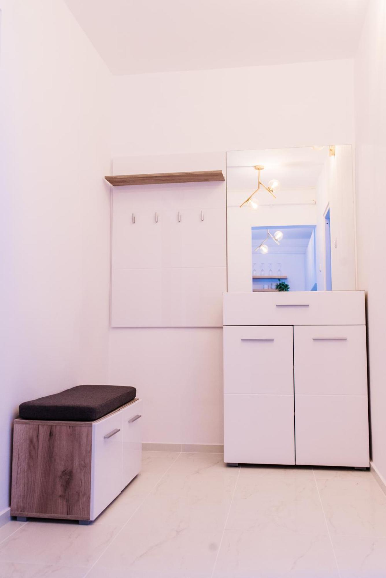Riverside White Apartment Satu Mare Zewnętrze zdjęcie