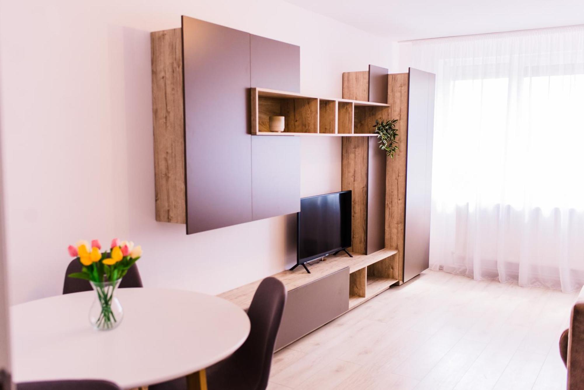 Riverside White Apartment Satu Mare Zewnętrze zdjęcie